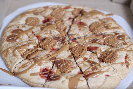 XXL cookie pizza